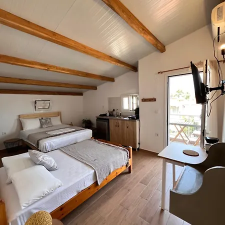 Estia Apartment *