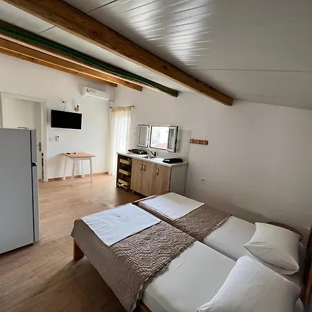 Estia Apartment